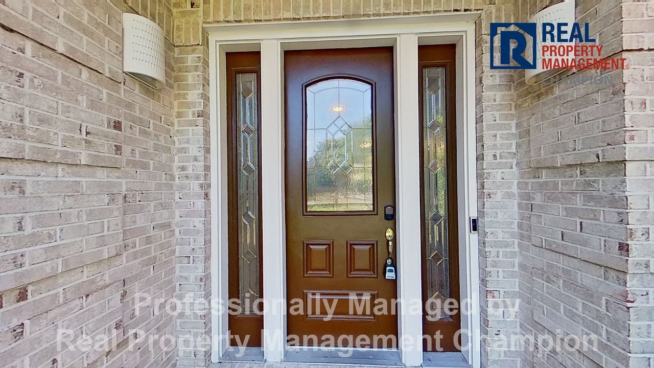 1728 Pembroke Jones Dr - Photo 2 of 43