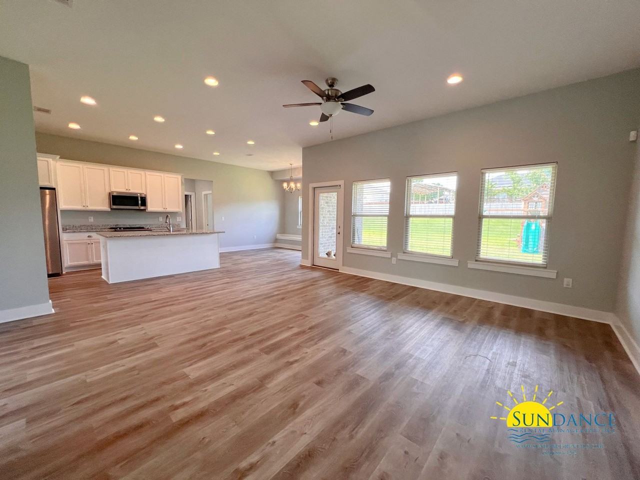 1607 Lena St - Photo 2 of 25