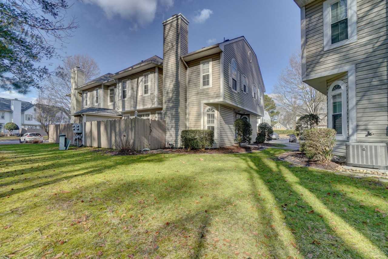 1413 Shortleaf Ln - Photo 2 of 36