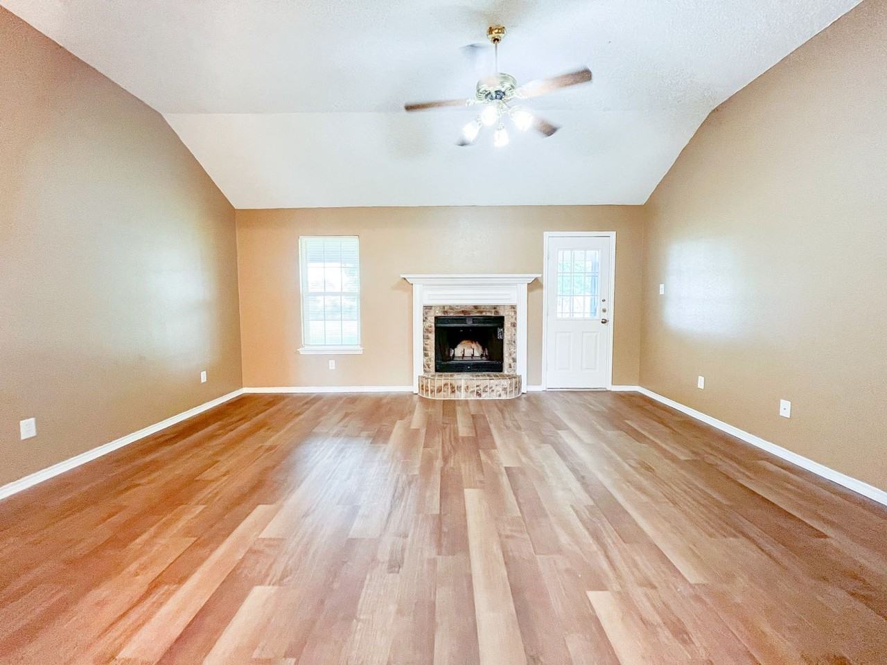 3406 Bamboo Ln - Photo 4 of 28