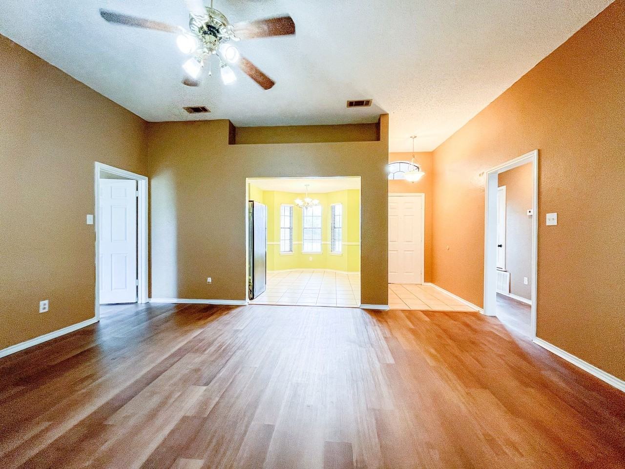 3406 Bamboo Ln - Photo 5 of 28
