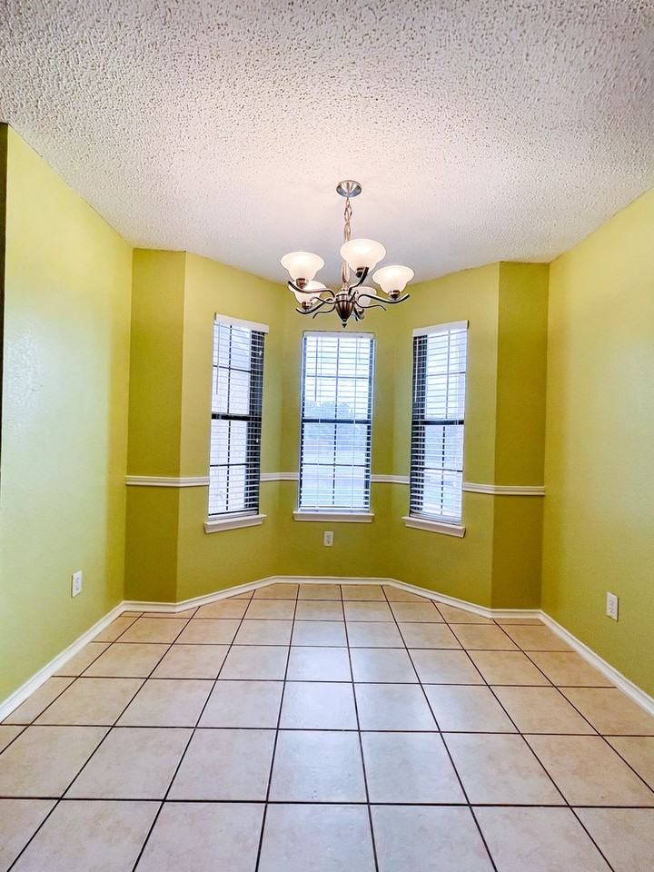 3406 Bamboo Ln - Photo 6 of 28