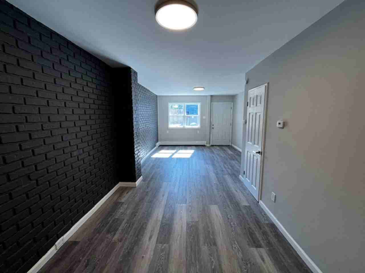 522 S 16 1/2 St - Photo 2 of 10