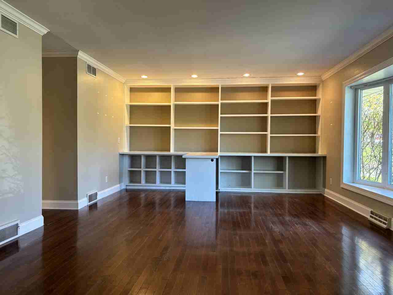 2421 White Oak Trl #2421 - Photo 2 of 33