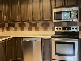 featured image of 921 Country Club Dr Se #H