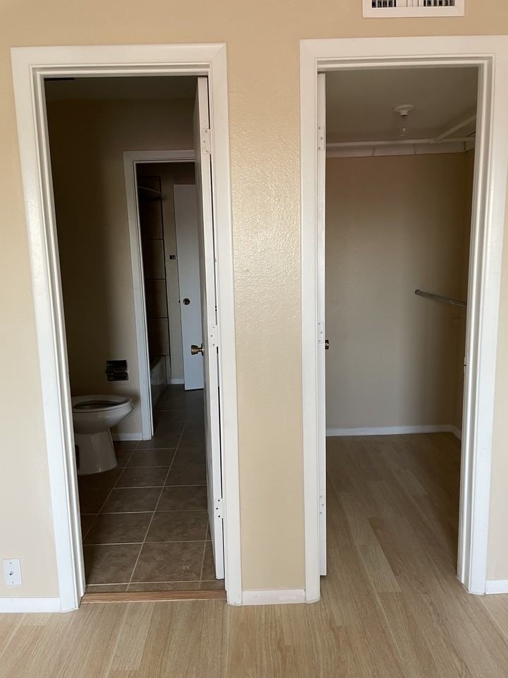 921 Country Club Dr Se #H - Photo 3 of 3