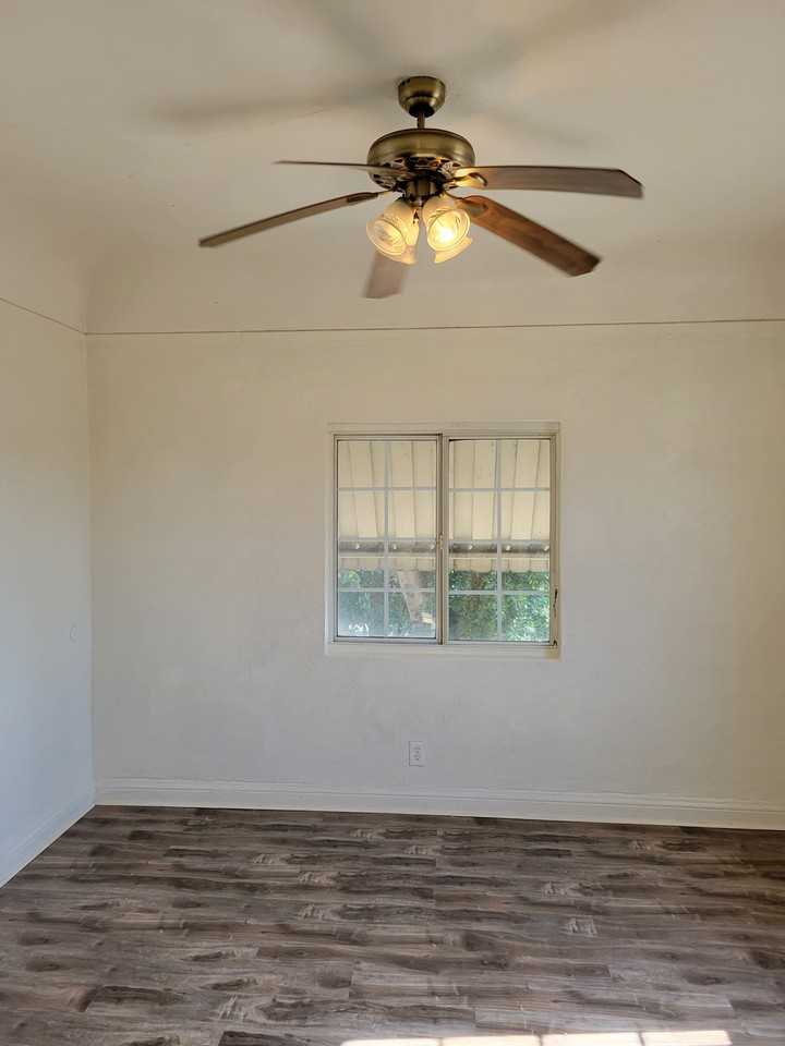 1305 E 56th St #1307-1-2 - Photo 5 of 9