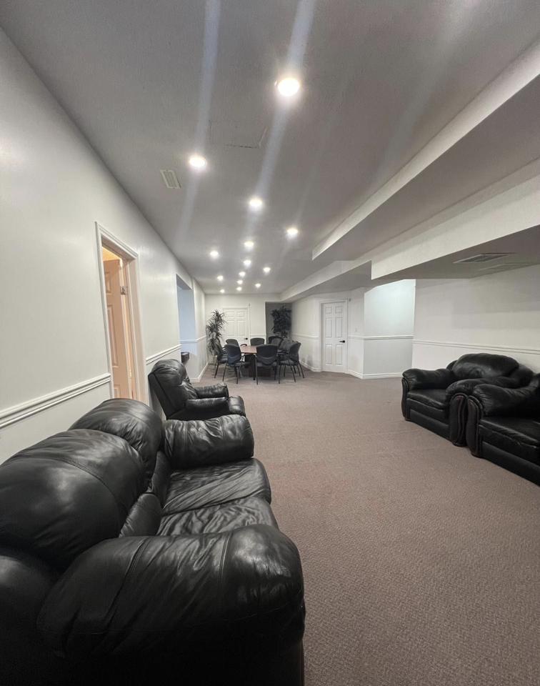 5527 25 Side Road #Bsmt - Photo 3 of 10