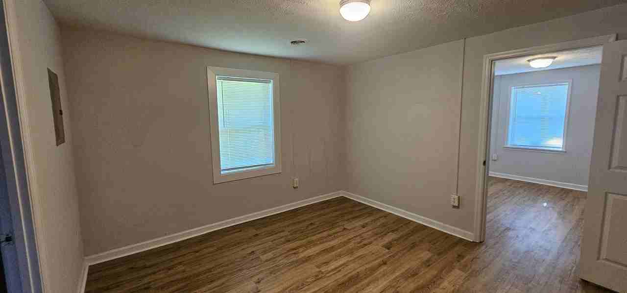 615 Carver Ave #1 - Photo 3 of 5