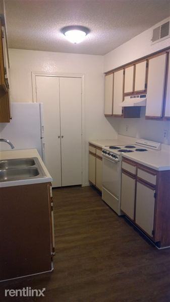 Briarwood Apartments - Photo 3 of 6