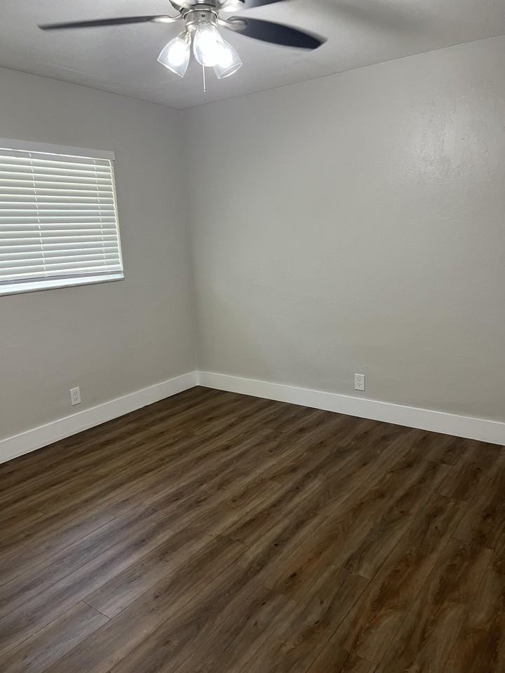 1436 HOLLY HEIGHTS DRUnit 3 #3 - Photo 3 of 7