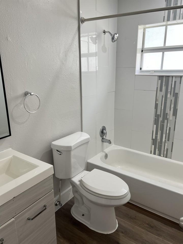 1436 HOLLY HEIGHTS DRUnit 3 #3 - Photo 5 of 7
