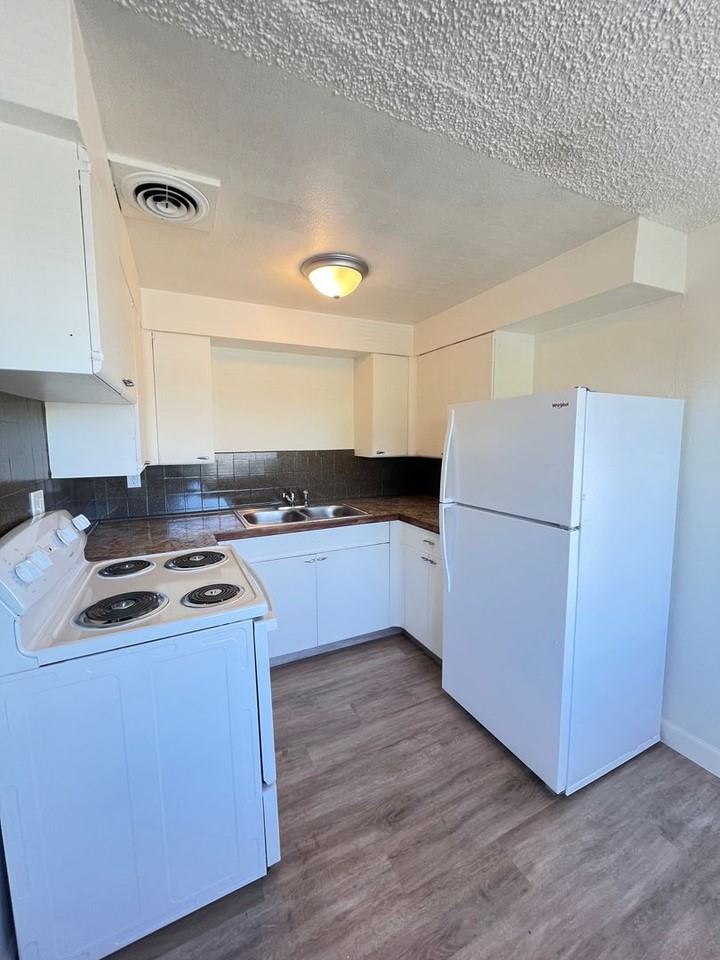 601 S Division St #14 - Photo 2 of 7