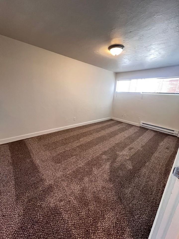 601 S Division St #14 - Photo 5 of 7