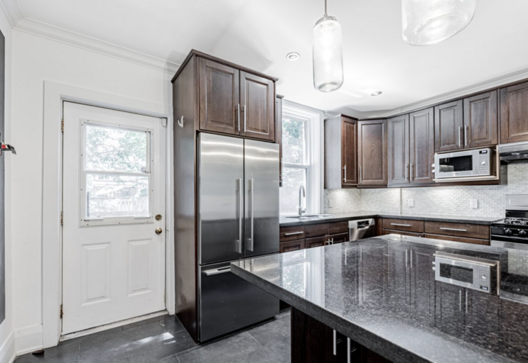 77 Strathcona Ave - Photo 2 of 30