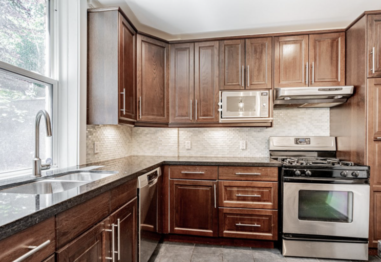 77 Strathcona Ave - Photo 3 of 30