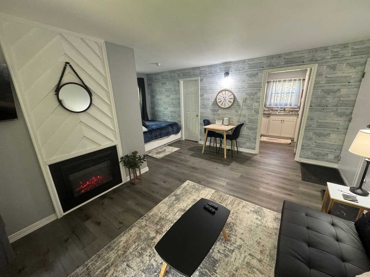 215 215 E. Valley Point Lane - Photo 2 of 12