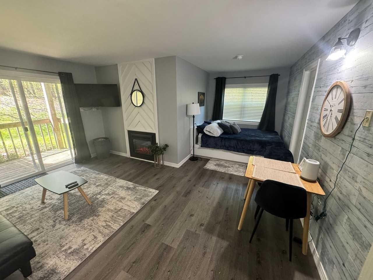 215 215 E. Valley Point Lane - Photo 3 of 12