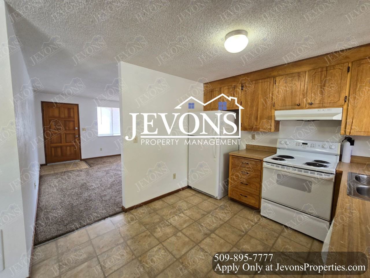 309-311 S 3rd St, Selah, WA 98942 - Photo 2 of 15