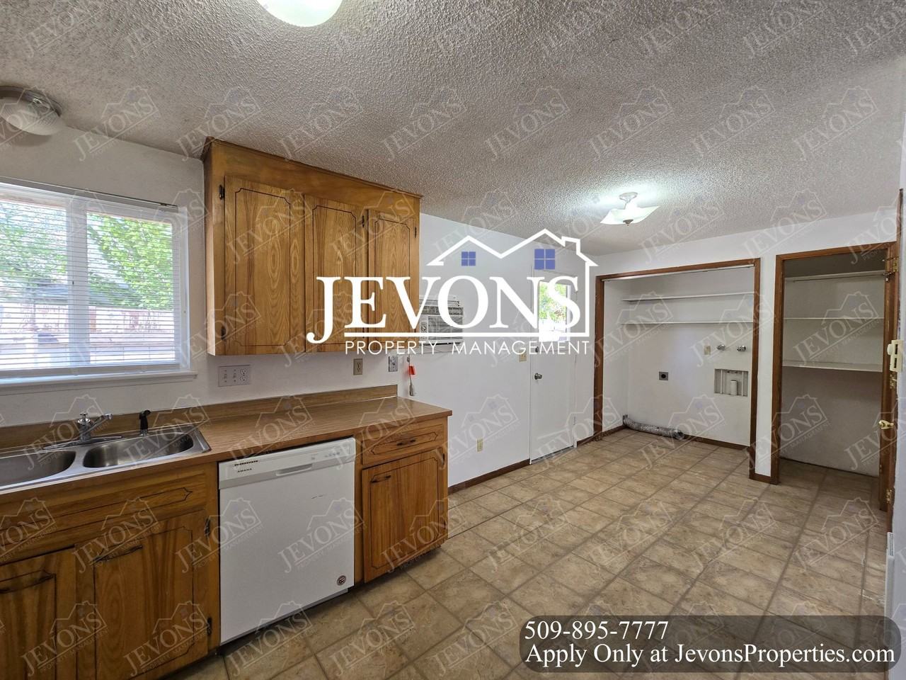 309-311 S 3rd St, Selah, WA 98942 - Photo 3 of 15