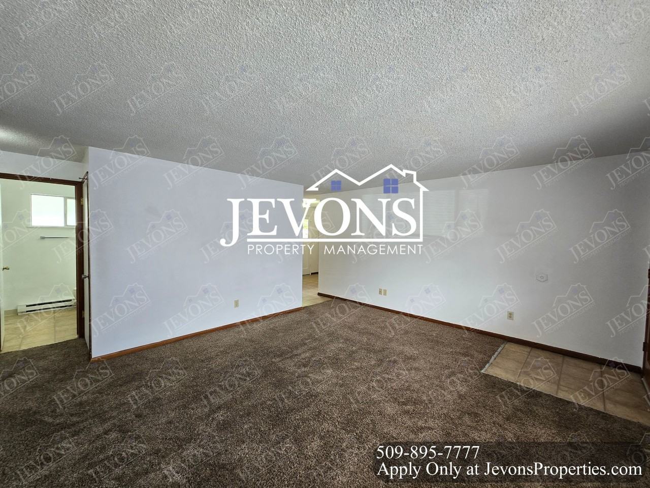 309-311 S 3rd St, Selah, WA 98942 - Photo 4 of 15