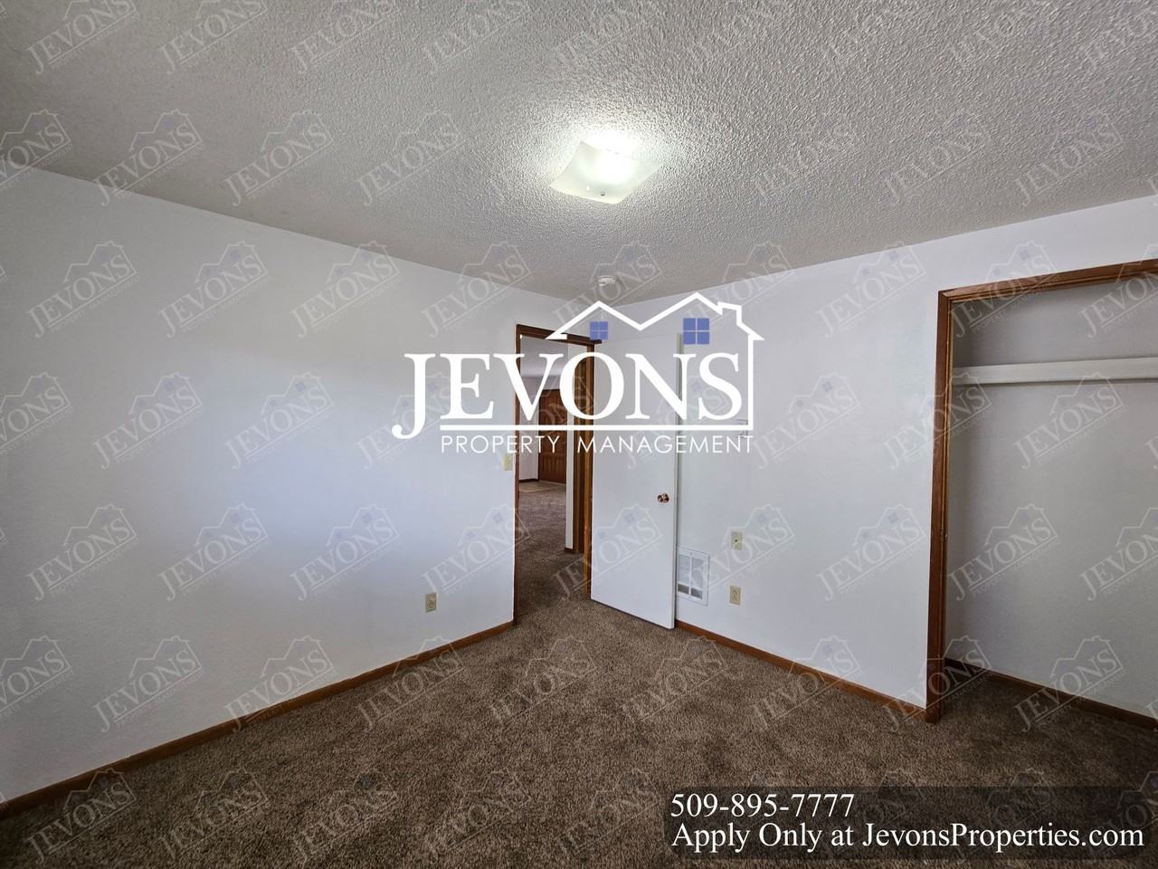 309-311 S 3rd St, Selah, WA 98942 - Photo 6 of 15