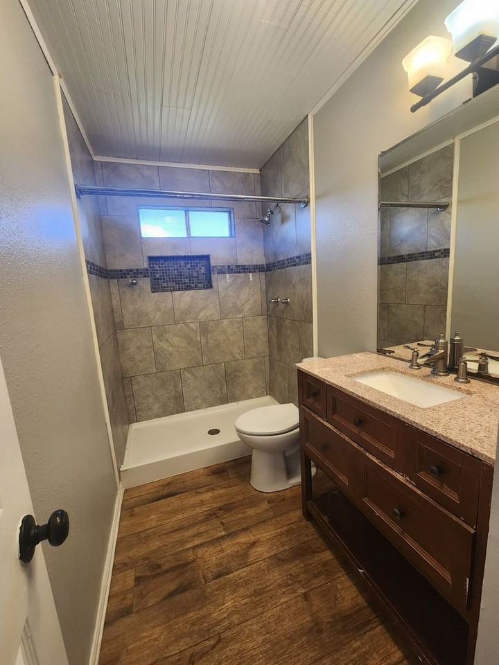 610 W 25th St - Photo 6 of 8