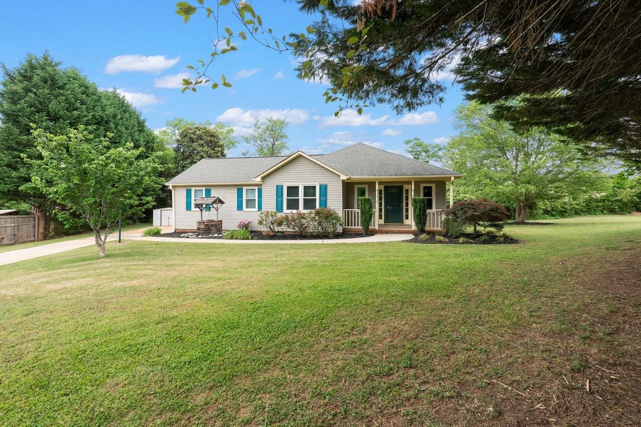 103 Robert Daniel Pl - Photo 2 of 32
