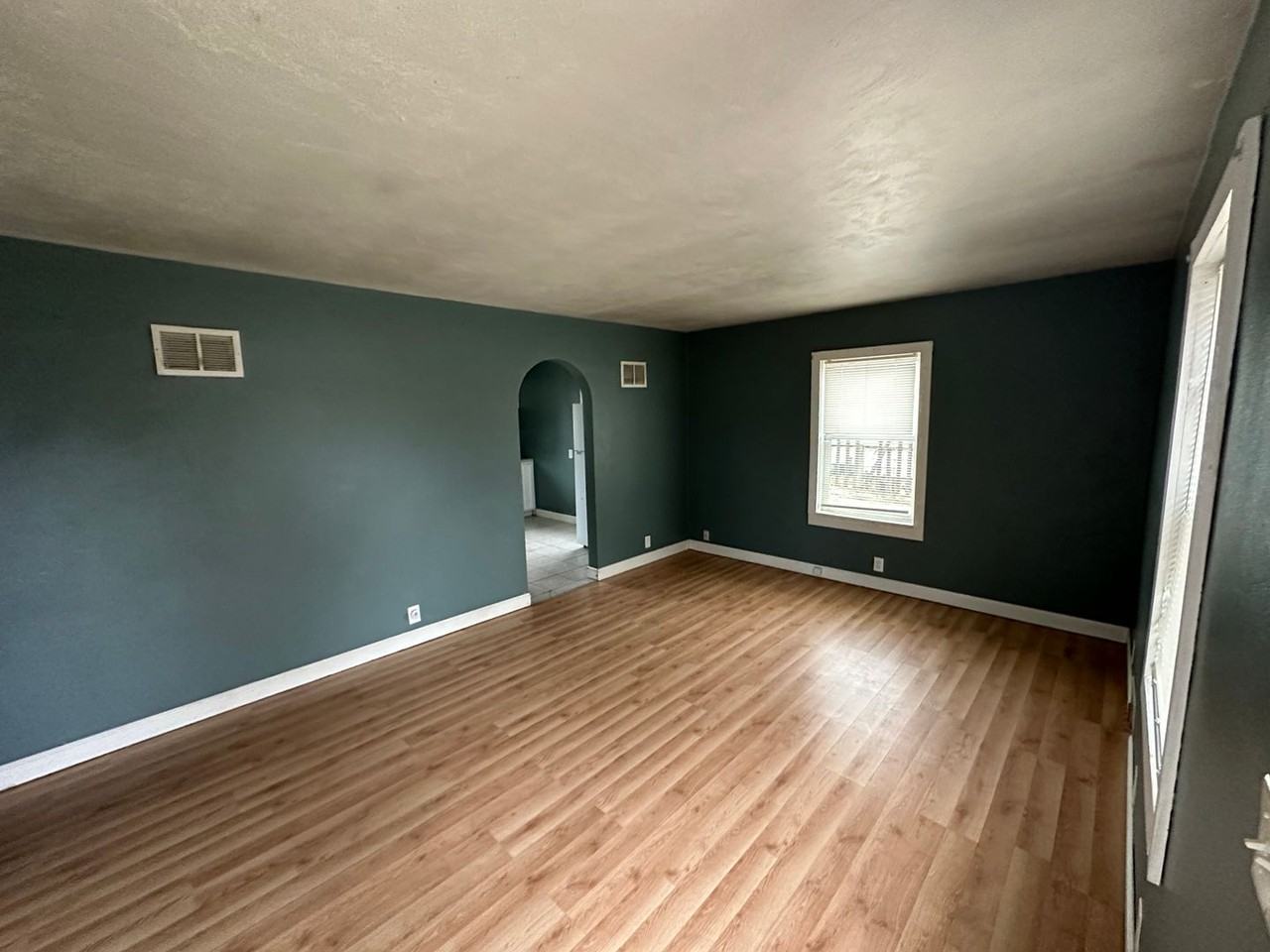 14 Harriet Ln - Photo 2 of 6