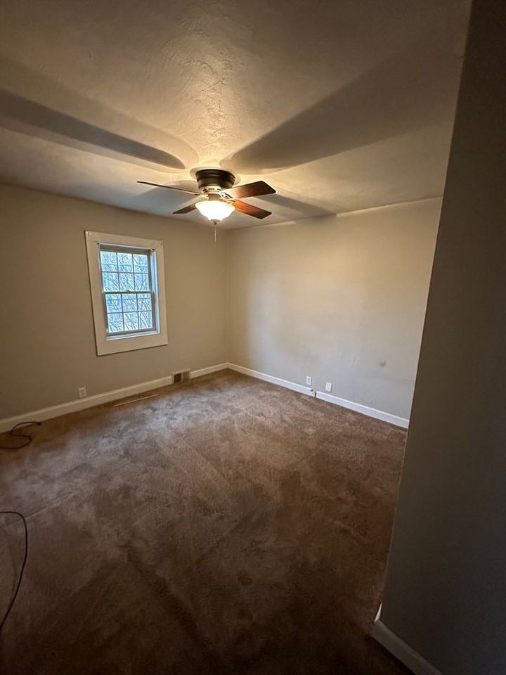 14 Harriet Ln - Photo 3 of 6