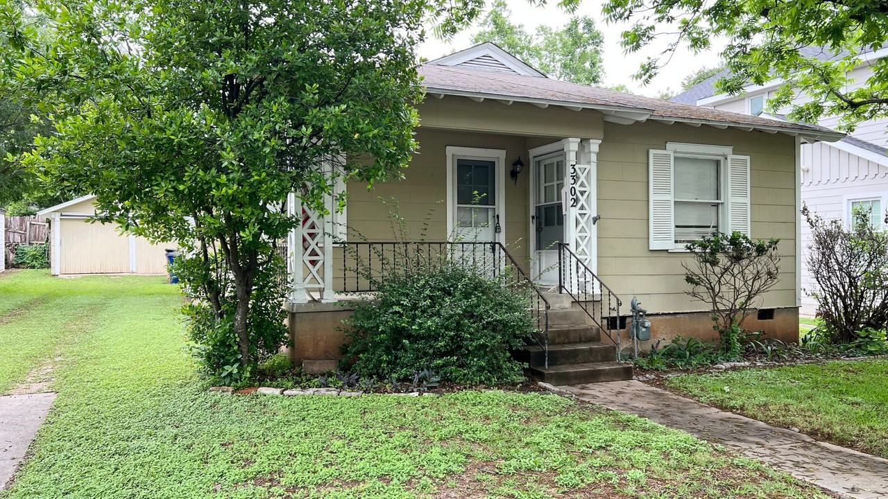 3302 Kerbey Ln - Photo 3 of 12