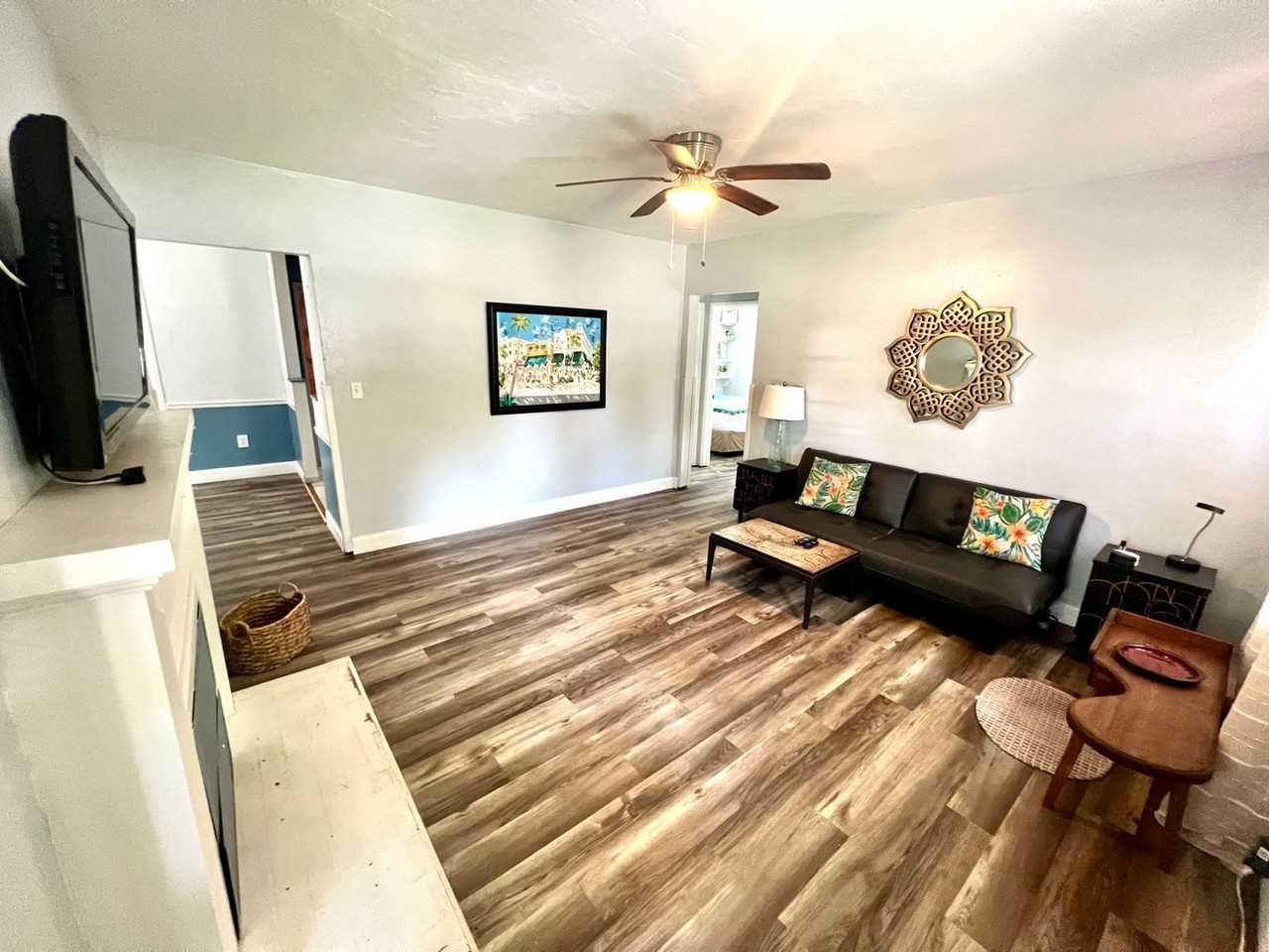 2727 Michigan Ave - Photo 3 of 17