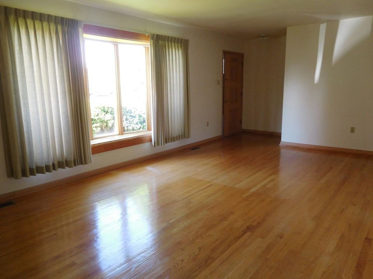 9083 Meadowbrook Cir - Photo 2 of 18