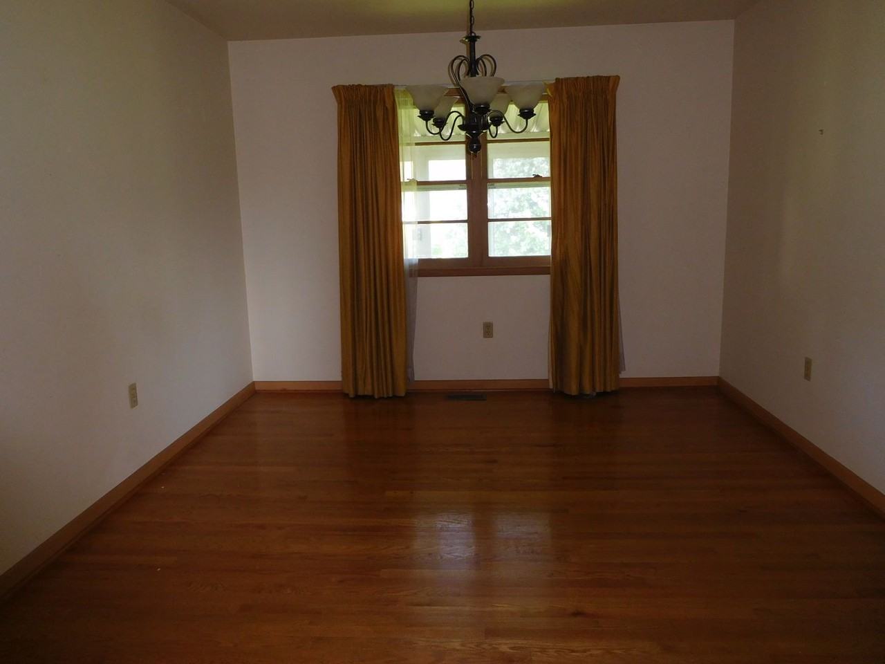 9083 Meadowbrook Cir - Photo 3 of 18