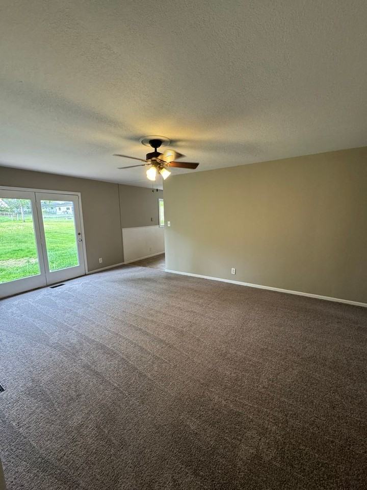 1428 Tulip Tree Rd - Photo 2 of 7