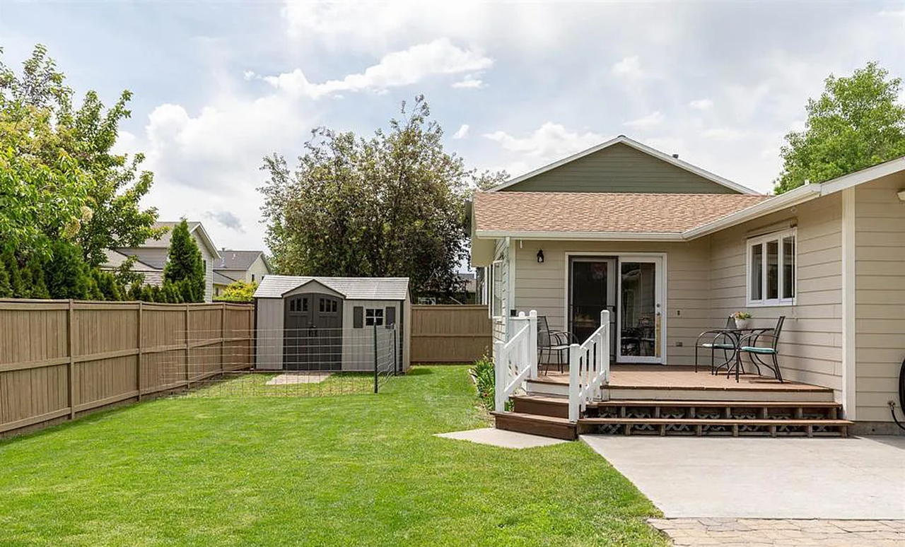 160 Meagher Ave - Photo 3 of 32