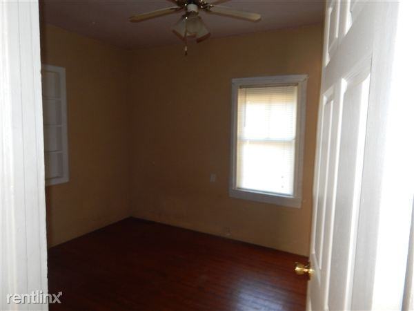 320 Corn Ave - Photo 2 of 6