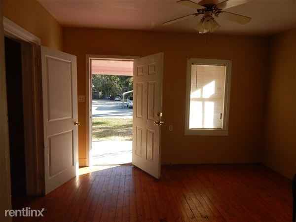 320 Corn Ave - Photo 3 of 6