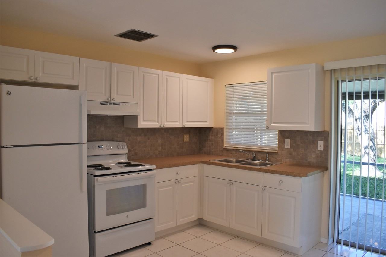 3129 Vanceboro St - Photo 3 of 16