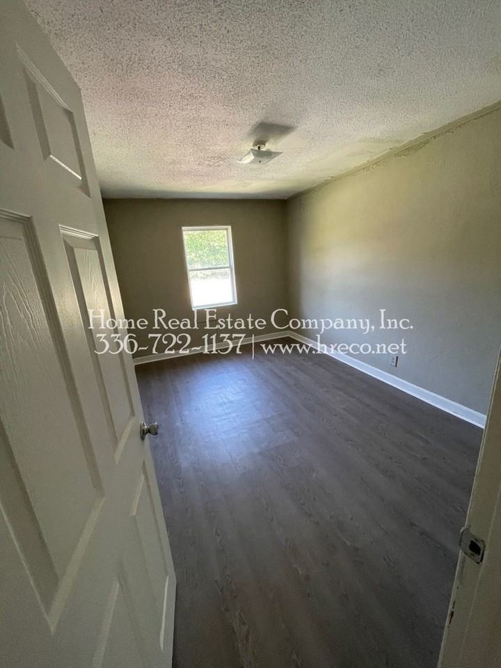 615 W 23rd St #D - Photo 3 of 7