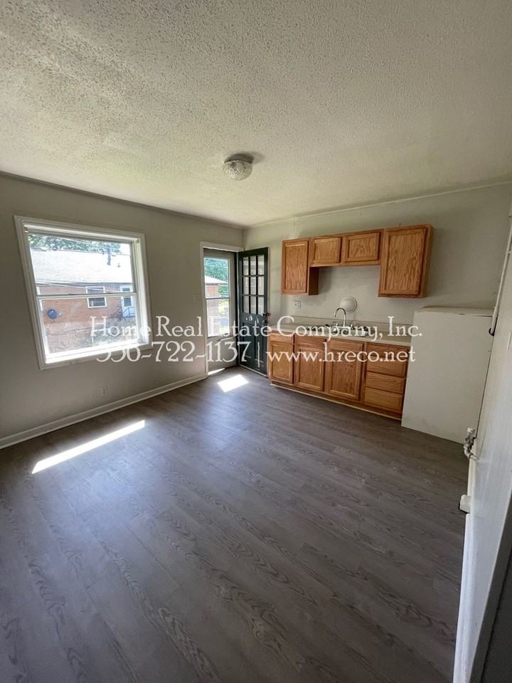 615 W 23rd St #D - Photo 5 of 7