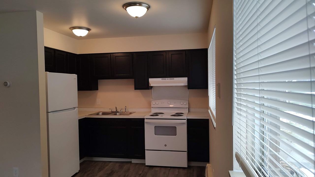 East Knoll Apartments (Renewed Investments II LLC) - Photo 2 of 31