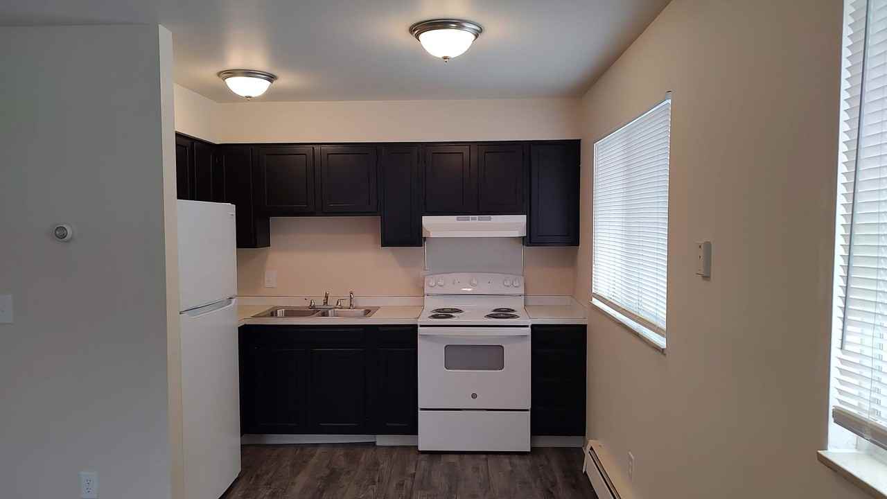 East Knoll Apartments (Renewed Investments II LLC) - Photo 3 of 31