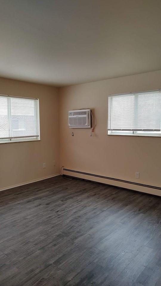 East Knoll Apartments (Renewed Investments II LLC) - Photo 4 of 31