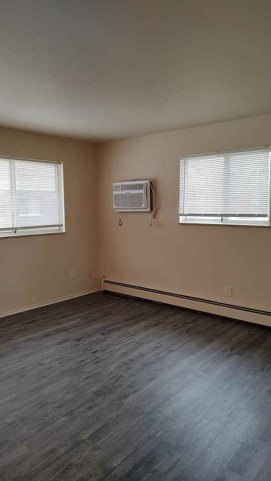 East Knoll Apartments (Renewed Investments II LLC) - Photo 5 of 31