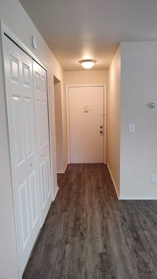 East Knoll Apartments (Renewed Investments II LLC) - Photo 7 of 31