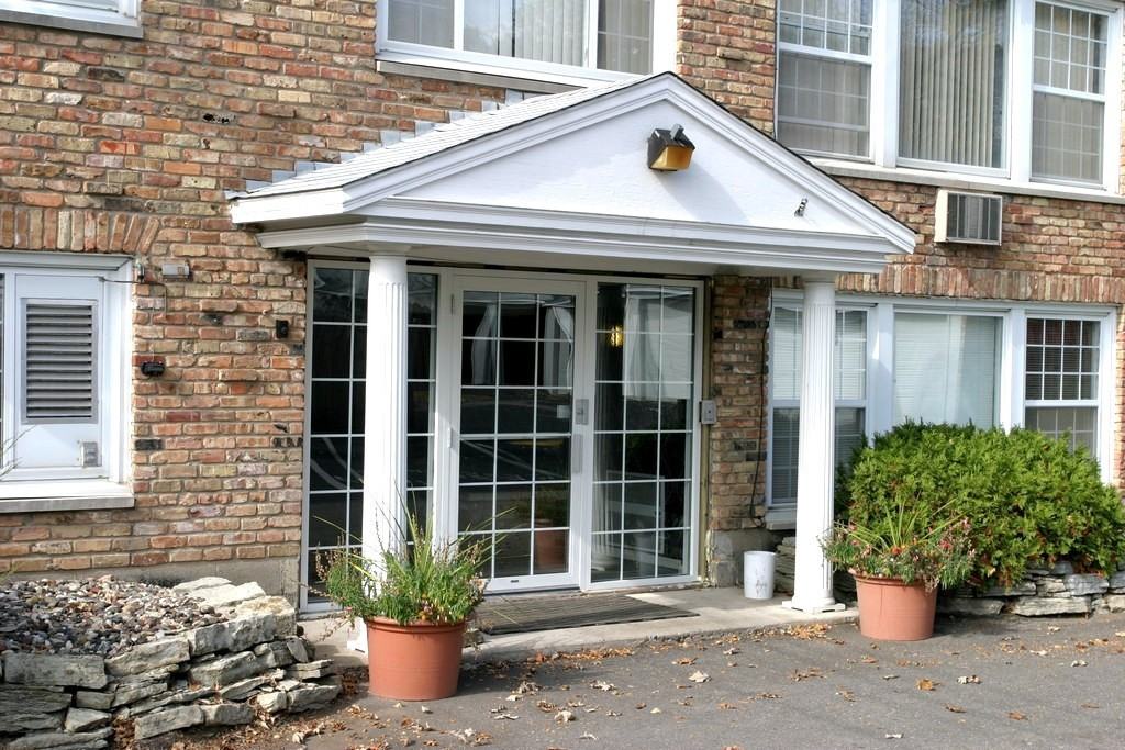 Victoria Manor Apartments - Photo 3 of 8