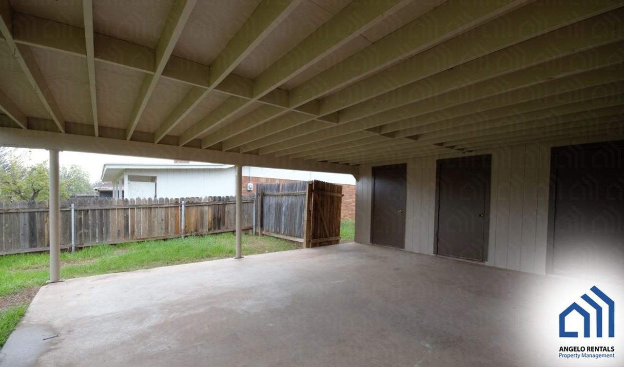 3226 Woodland Cir - Photo 3 of 18