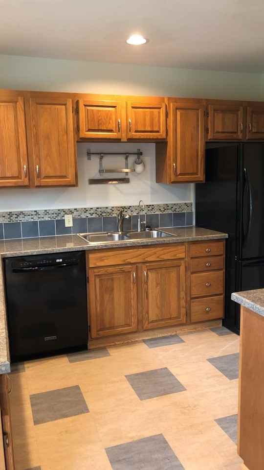 1445 Nw 11th St - Photo 5 of 28
