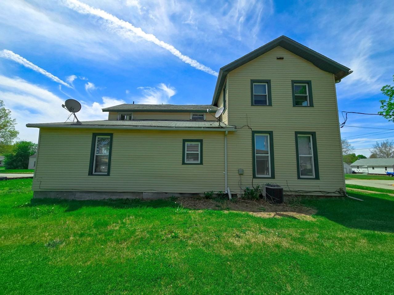 310 W Main St - Photo 2 of 39